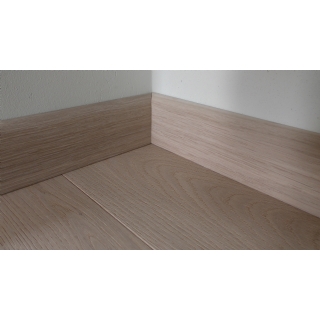 Olištovaná dřevěná podlaha vnitřní roh