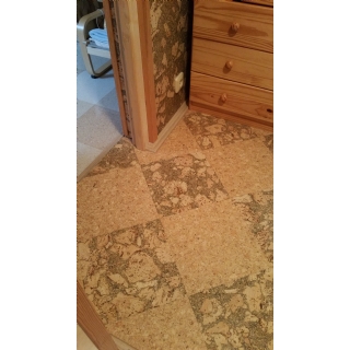 Korková podlaha v pokojíku